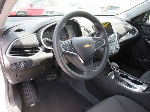 Used 2024 Chevrolet Malibu LS FWD image 16