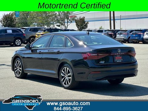 Used 2025 Volkswagen Jetta SE FWD image 4
