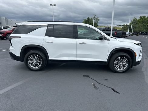 Used 2026 Chevrolet Traverse LT AWD/4WD image 8
