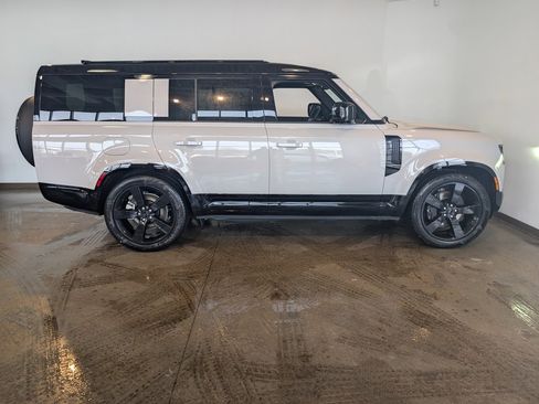 New 2026 Land Rover Defender 130 X-Dynamic SE image 5