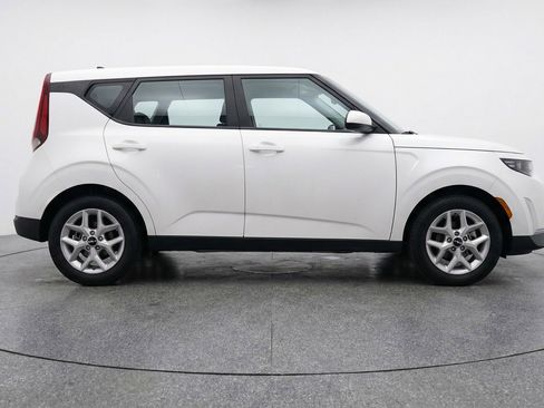 Used 2025 Kia Soul LX w/ LX Technology Package FWD image 9