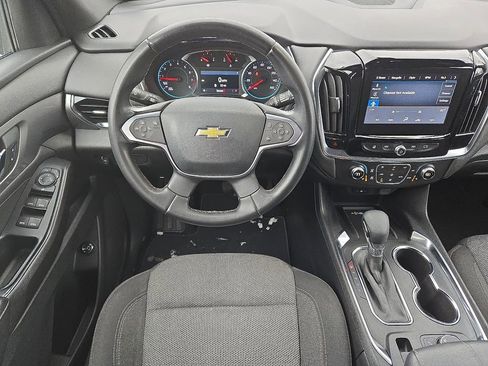 Used 2023 Chevrolet Traverse LT image 17