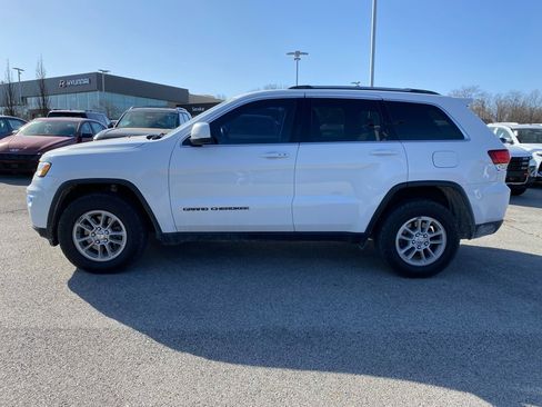 Used 2020 Jeep Grand Cherokee Laredo image 4