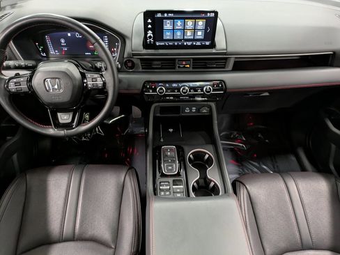 Certified 2025 Honda Pilot Black Edition image 23