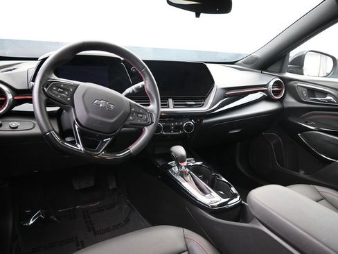 Used 2024 Chevrolet Trax RS w/ Sunroof Package FWD image 11