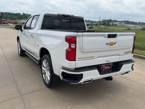 Used 2025 Chevrolet Silverado 1500 High Country AWD/4WD image 7