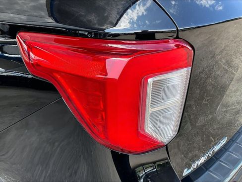 Used 2021 Ford Explorer Limited w/ Equipment Group 301A AWD/4WD image 29