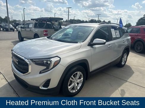 Used 2021 GMC Terrain SLE w/ Driver Convenience Package FWD image 4