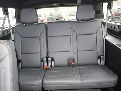 New 2025 Chevrolet Suburban High Country image 32