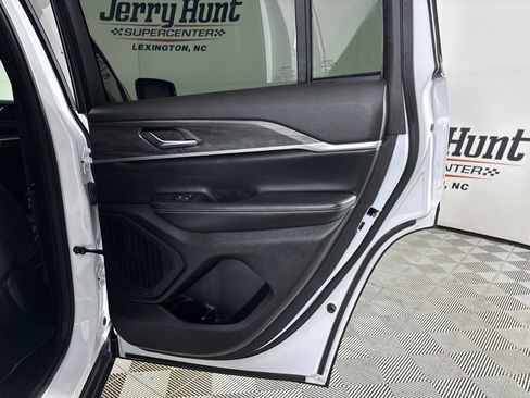 Used 2024 Jeep Grand Cherokee Limited RWD image 28