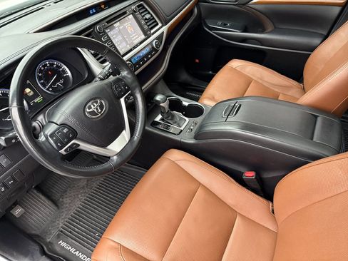 Used 2018 Toyota Highlander image 9