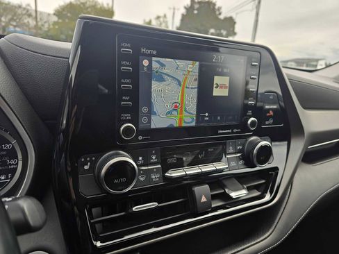 Used 2021 Toyota Highlander XLE image 29