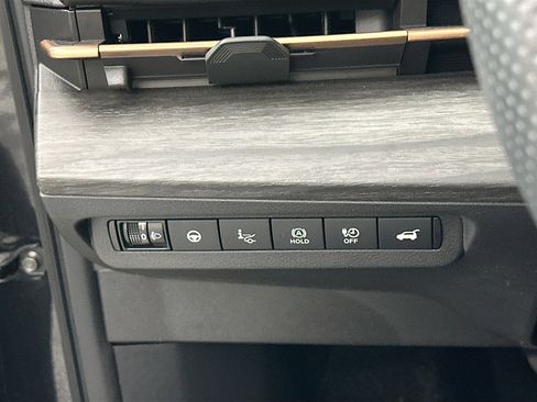 Used 2023 Nissan Ariya EVOLVE+ image 16