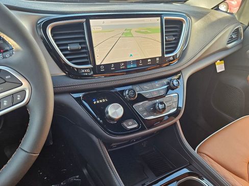 New 2026 Chrysler Pacifica Pinnacle AWD/4WD image 19