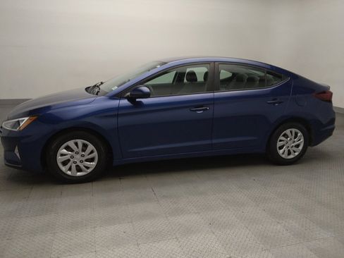 Used 2020 Hyundai Elantra SE FWD image 2