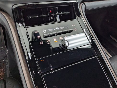 Certified 2025 Porsche Panamera image 18