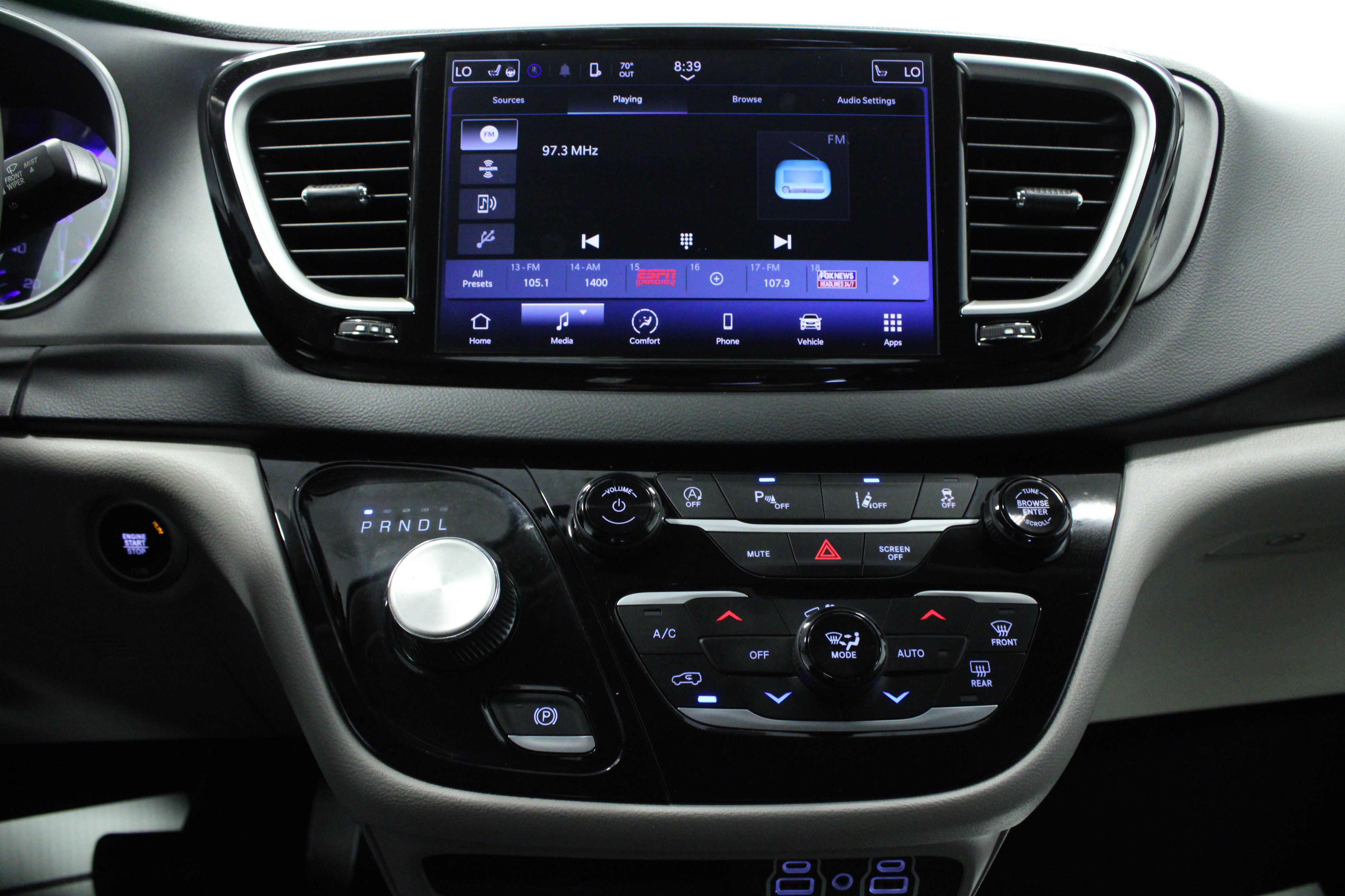 Used 2023 Chrysler Pacifica Touring-L FWD image 23