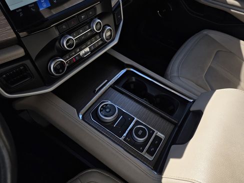 Used 2024 Ford Expedition Limited image 20