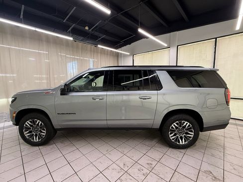 Certified 2025 Chevrolet Suburban Z71 AWD/4WD image 9