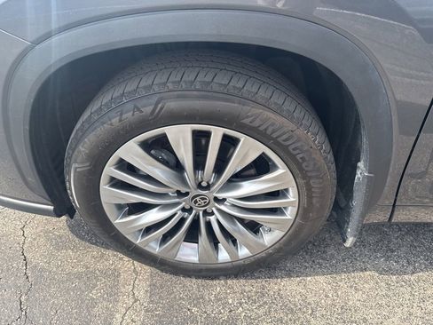 Used 2023 Toyota Highlander Platinum image 51