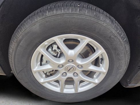 Used 2024 Chrysler Pacifica Touring-L image 38