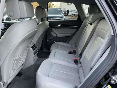 Used 2019 Audi Q5 2.0T Premium image 11