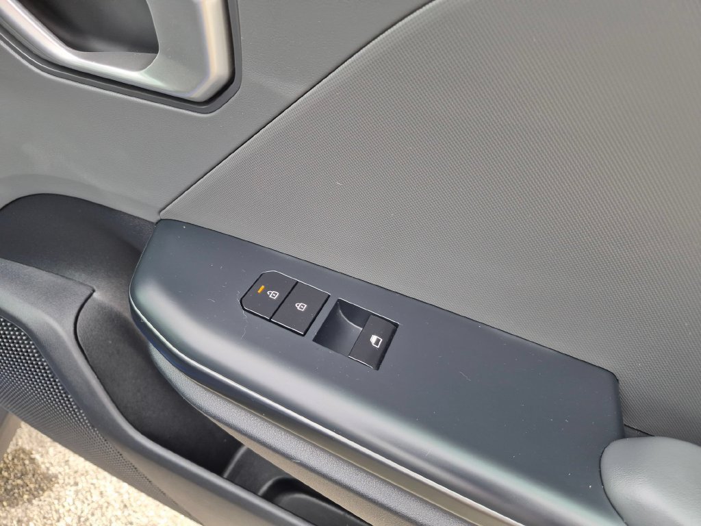 Used 2025 Kia K4 FWD image 33