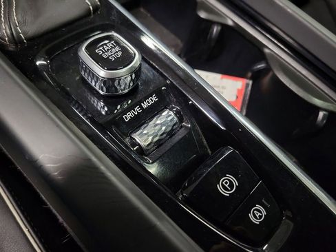 Used 2019 Volvo XC60 T5 R-Design image 17