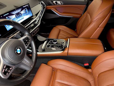 Certified 2024 BMW X7 xDrive40i w/ M Sport Package image 19