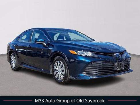 Used 2019 Toyota Camry LE image 1