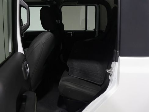 Used 2021 Jeep Gladiator Overland AWD/4WD image 15