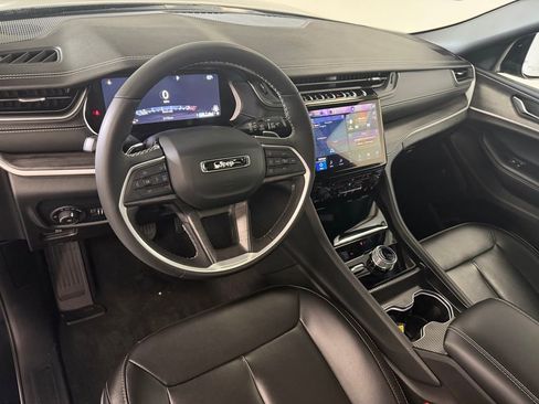 Used 2024 Jeep Grand Cherokee Limited image 13