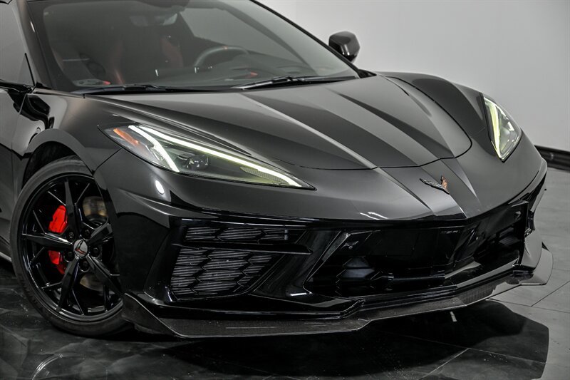 Used 2021 Chevrolet Corvette Stingray Premium Cpe w/ Z51 Performance Package RWD image 2