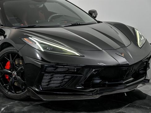 Used 2021 Chevrolet Corvette Stingray Premium Cpe w/ Z51 Performance Package RWD image 2