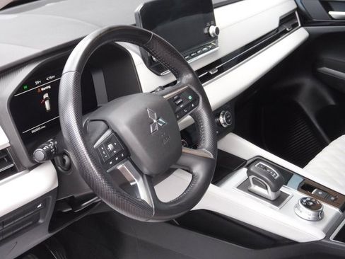 Used 2022 Mitsubishi Outlander SEL image 14