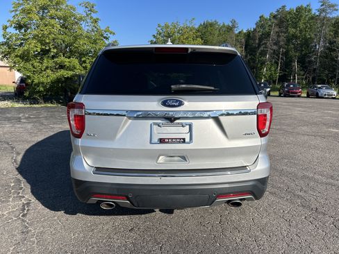 Used 2018 Ford Explorer XLT w/ Equipment Group 202A AWD/4WD image 4