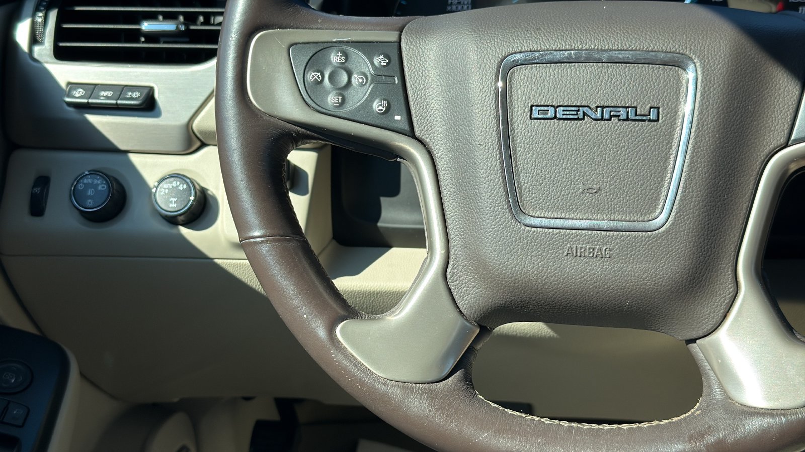 Used 2017 GMC Yukon XL Denali w/ Open Road Package AWD/4WD image 12