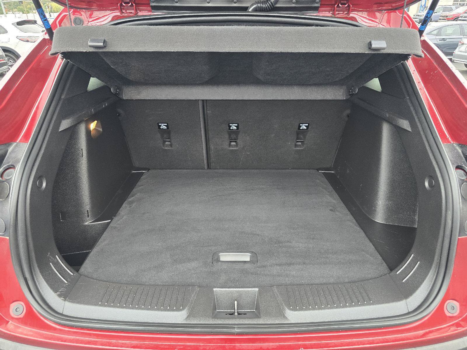Used 2025 Chevrolet Trax RS FWD image 11