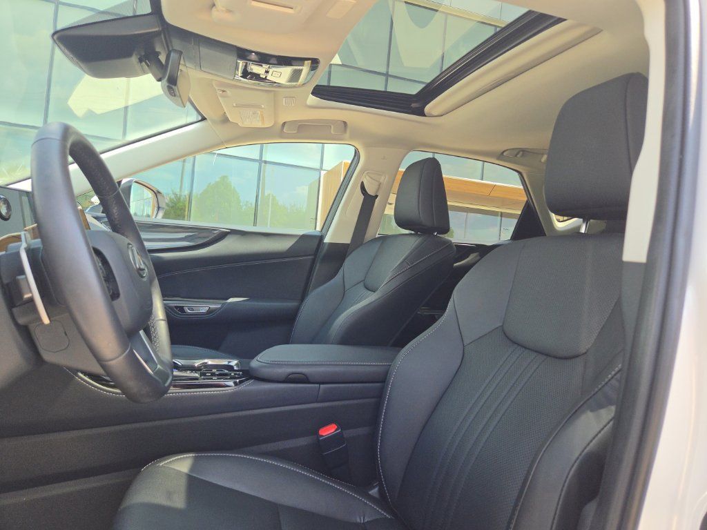 Used 2024 Lexus NX 250 FWD image 2