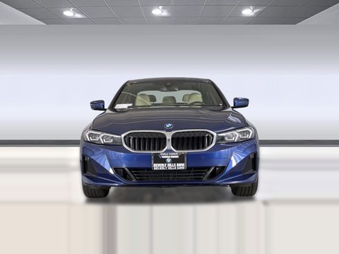 Used 2023 BMW 330i Sedan w/ Parking Assistance Package RWD image 5
