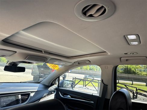 Used 2021 Buick Enclave Avenir w/ Avenir Technology Package image 14