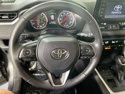 Used 2019 Toyota RAV4 XLE Premium w/ Cold Weather Package AWD/4WD image 11