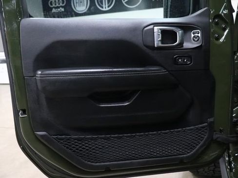 Used 2023 Jeep Gladiator Rubicon AWD/4WD image 9