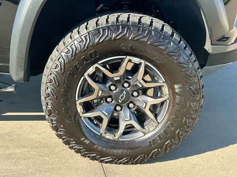 Used 2024 Chevrolet Colorado ZR2 w/ Technology Package image 10