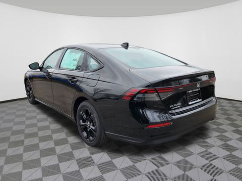 New 2025 Honda Accord SE image 3