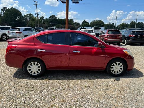 Used 2014 Nissan Versa SV FWD image 5