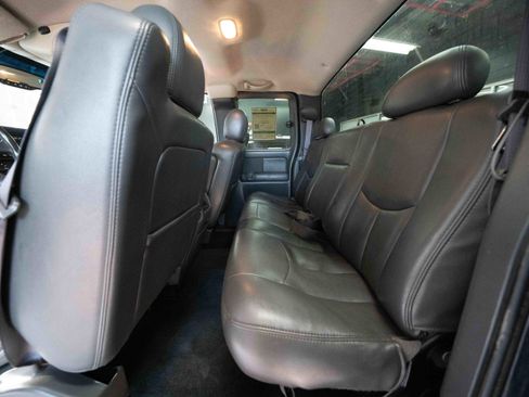 Used 2004 Chevrolet Silverado 2500 LT w/ Heavy-Duty Power Package image 23