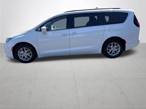 Used 2022 Chrysler Pacifica Touring-L FWD image 10