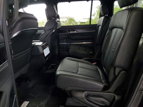 New 2026 Jeep Grand Wagoneer L Summit AWD/4WD image 9