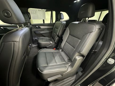 Certified 2025 Buick Enclave Sport Touring image 26